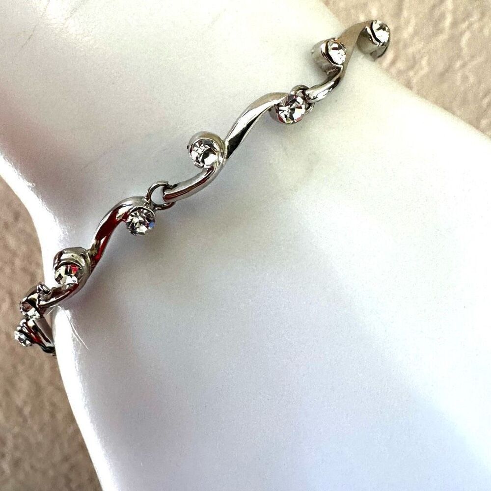 Silver tone rhinestone ivy bracelet
